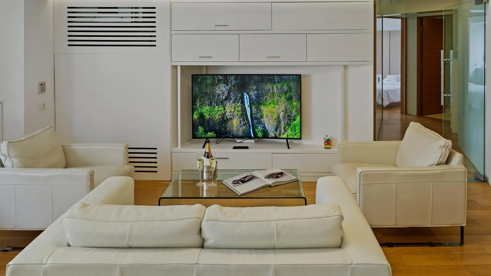 Edes Central Suite Perfect Location & Modern Bucharest Apartment