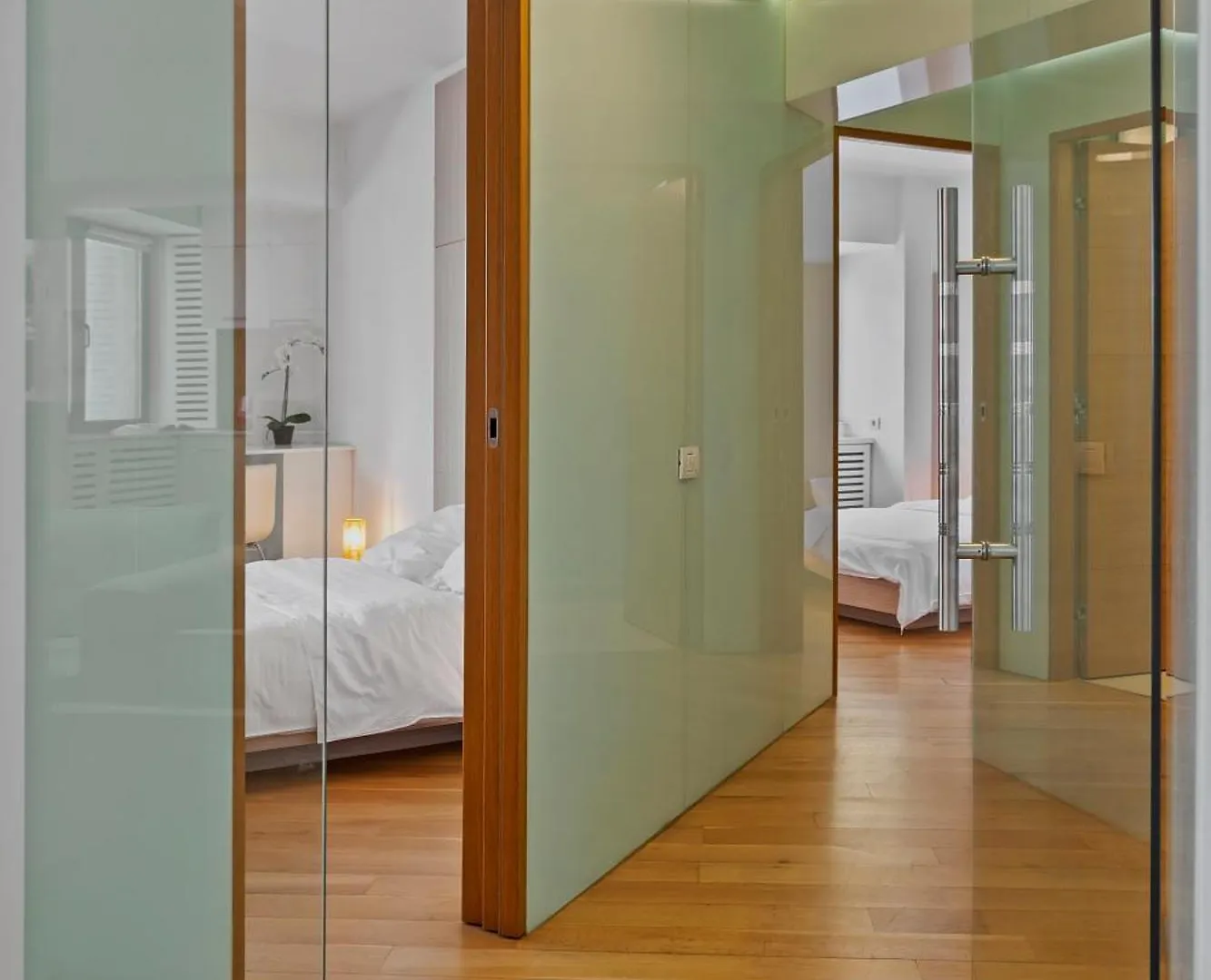 Edes Central Suite Perfect Location & Modern Bucharest Apartment