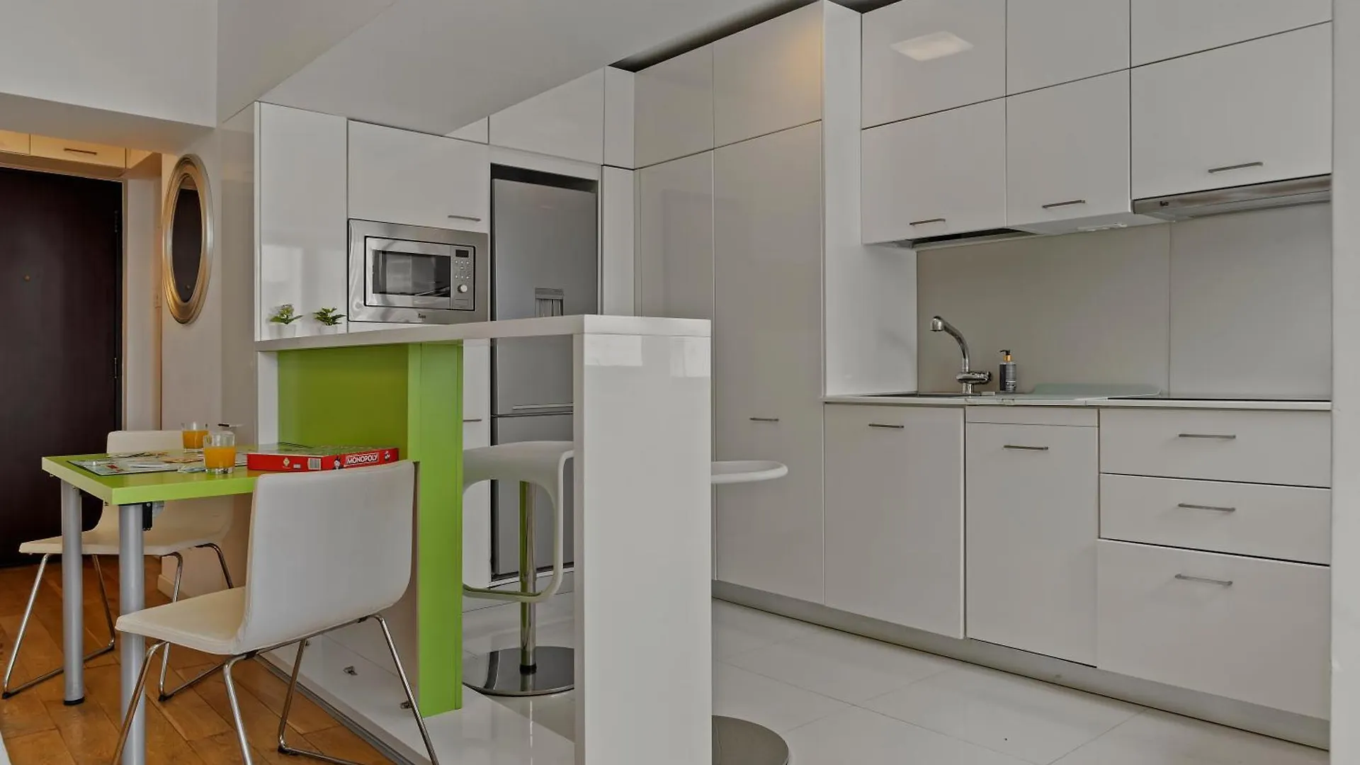 Edes Central Suite Perfect Location & Modern Bucharest 0*,  Romania
