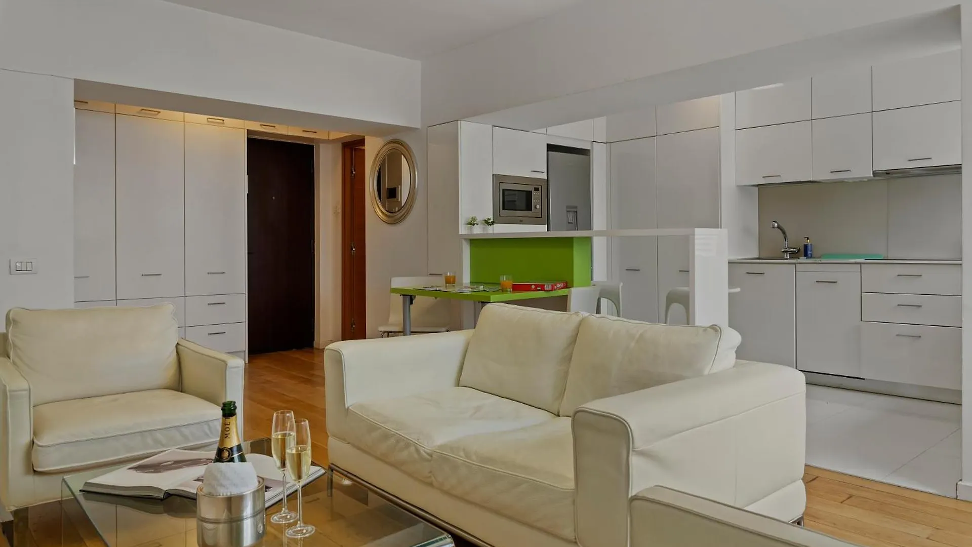 Apartment Edes Central Suite Perfect Location & Modern Bucharest
